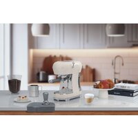 Рожковая кофеварка Smeg ECF02CREU