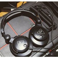 Наушники Behringer HC 200
